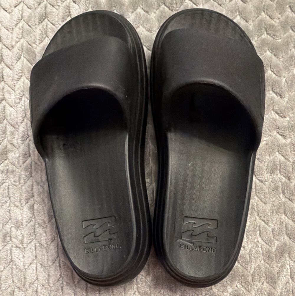 Billabong Black Slide Sandals Cloud Cushion US7 Rubber Casual Logo Surfer Trendy